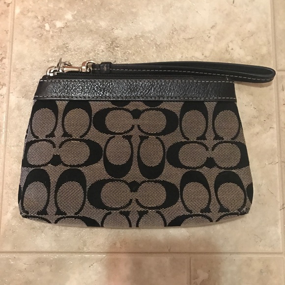 ‼️CLOSET DOWNSIZE‼️
Coach black and grey wristlet - Picture 3 of 4